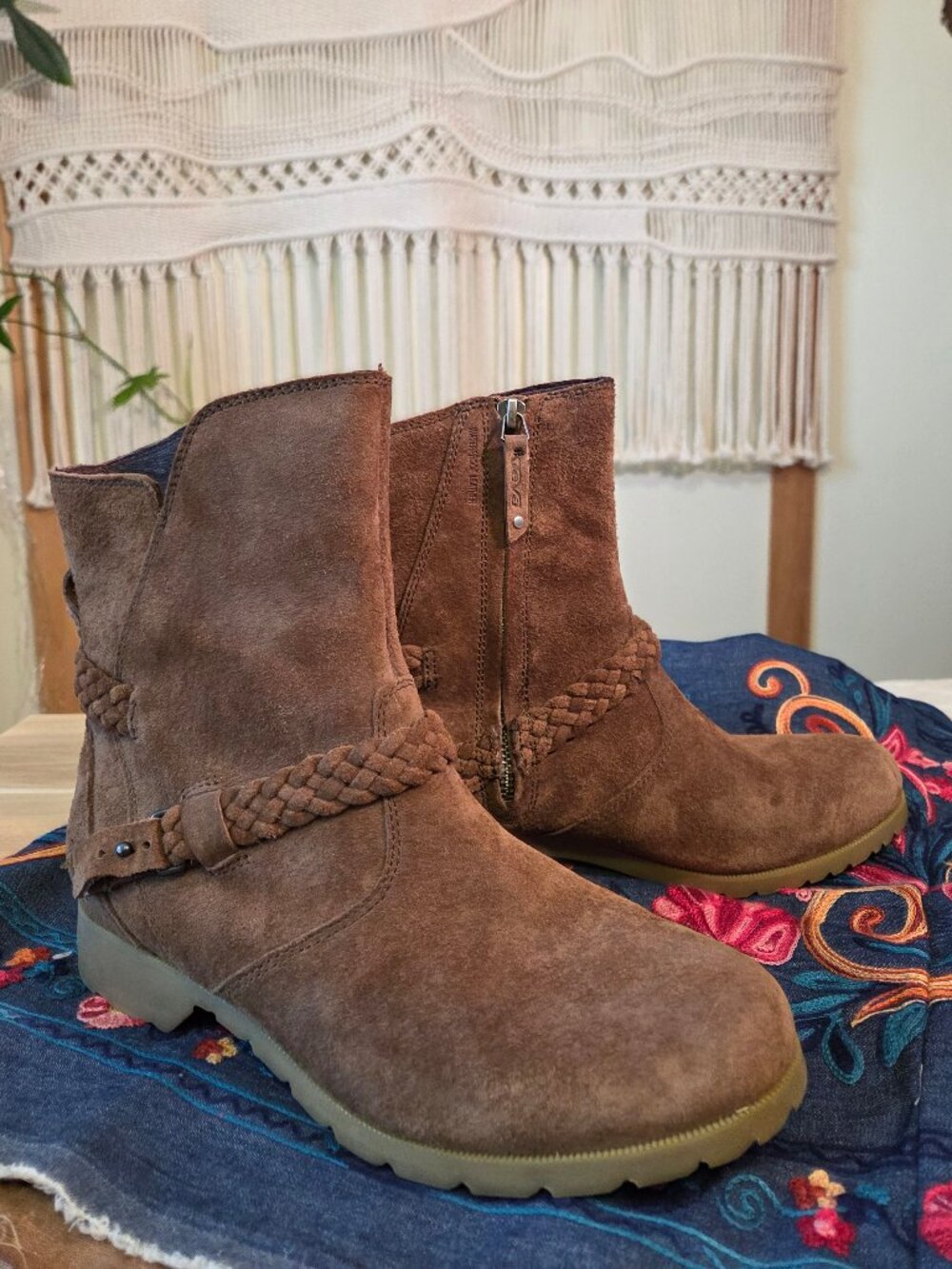 Teva Waterproof Suede Low Boot w/ Braid Detail; Like New